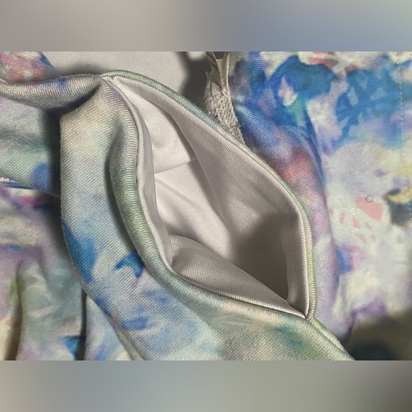 Alo Yoga Floral Glo Watercolor Printed Biker Shorts, Medium - Picture 3 of 9